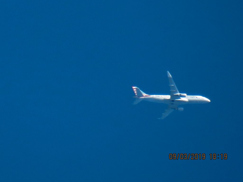 Embraer 175 (N236NN)