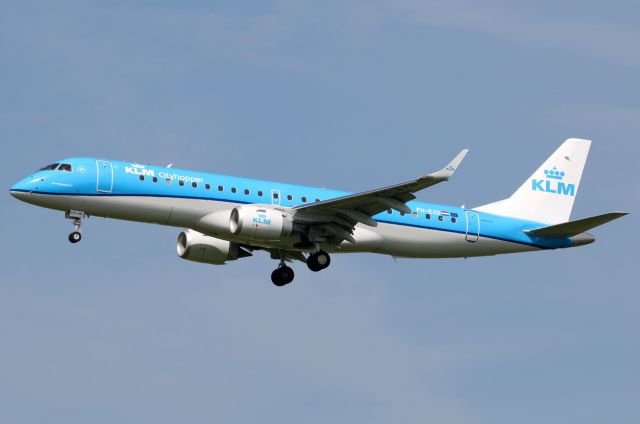 Embraer ERJ-190 (PH-EXD) - new livery