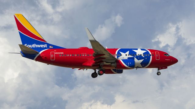 Boeing 737-700 (N922WN) - Tennessee One on short final for 13Rbr /7/7/17