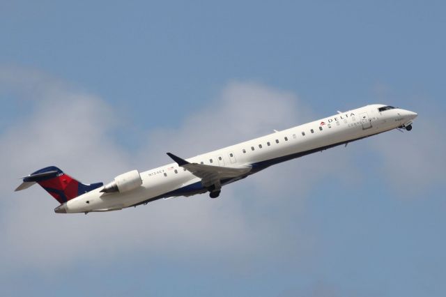 Canadair Regional Jet CRJ-900 (N134EV)