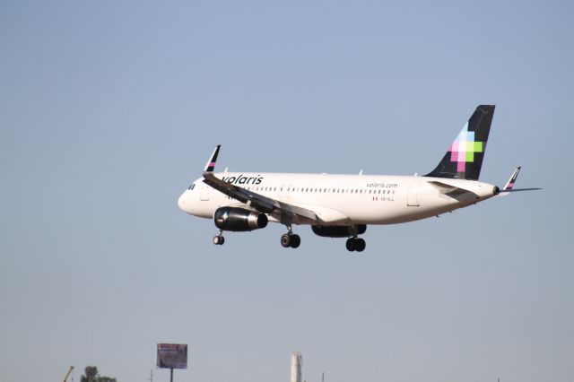 Airbus A320 (XA-VLL) - FINAL APPROACH 27 MMTJ