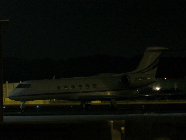 Gulfstream Aerospace Gulfstream V (N328MM) - I take a picture on Aug 10, 2017.
