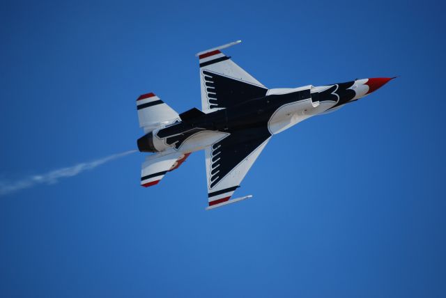 Lockheed F-16 Fighting Falcon —