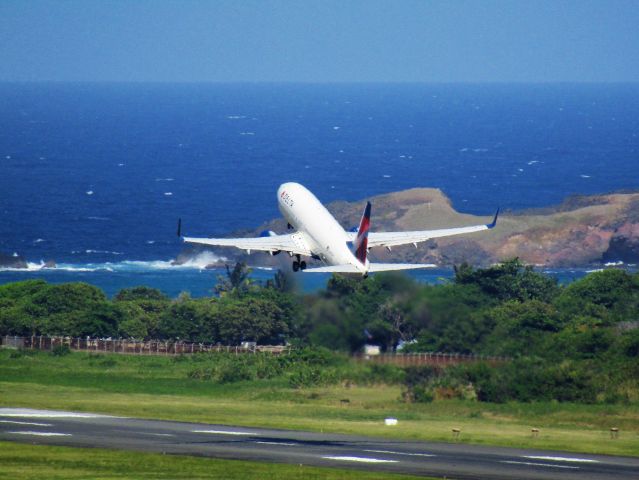 Boeing 737-800 (N3772H)