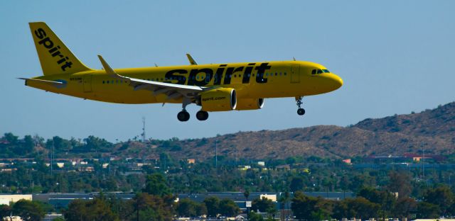 Airbus A320 (N923NK) - Landing RWY 25L 