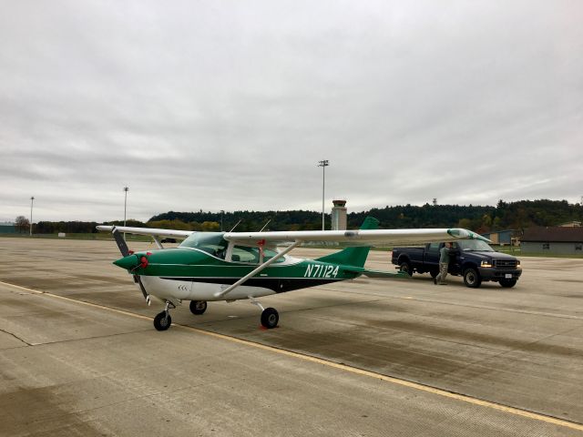 Cessna Skylane (N71124) - Volk Field / Camp Douglas fly-in 2017