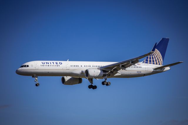 Boeing 757-200 (N13138) - United 125 on final to BGR for a gas and go en route from Tegel to Newark.