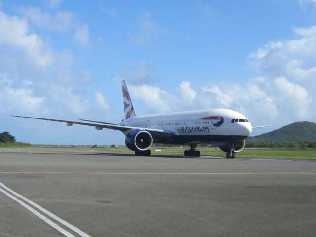 BOEING 777-200LR (G-RAES)