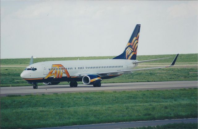 Boeing 737-800 (N318TZ)