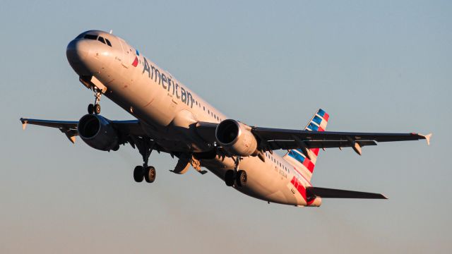 Airbus A321 (N176UW)