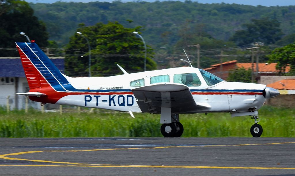 Piper Cherokee Arrow (PT-KQD)