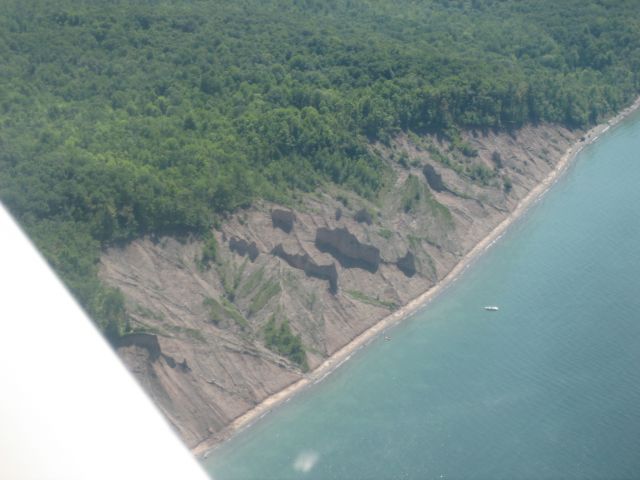 Cessna Commuter — - Cliffs on L.Ontario