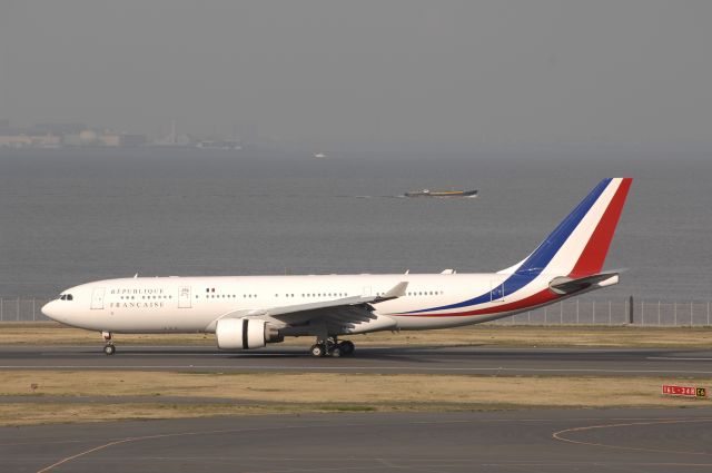 Airbus A330-300 — - Landing at Haneda Intl Airport 34R on 2011/3/31 France Gvmt