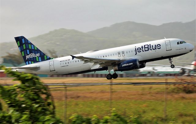 Airbus A320 (N599JB)