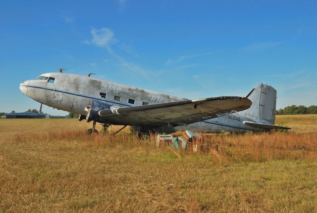 N133D — - Academy Airlines - Douglas DC-3(A) C/N 1499 - N133D - stored at Griffin, GA - 2010-Nov-01.
