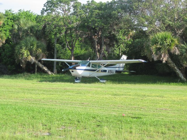 Cessna Skylane (N19AJ)