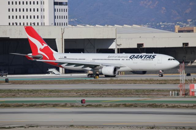 Airbus A330-200 (VH-EBS)