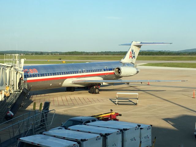 McDonnell Douglas MD-83 (N9615W)