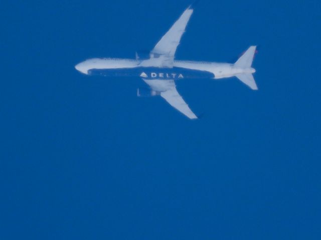 BOEING 767-300 (N173DZ)