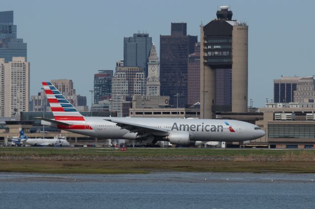 Boeing 777-200 (N753AN) - American 109 heavy, arriving 4R