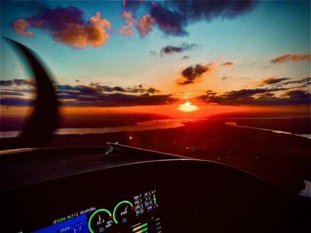 N579RV — - Sunset over Tennessee river