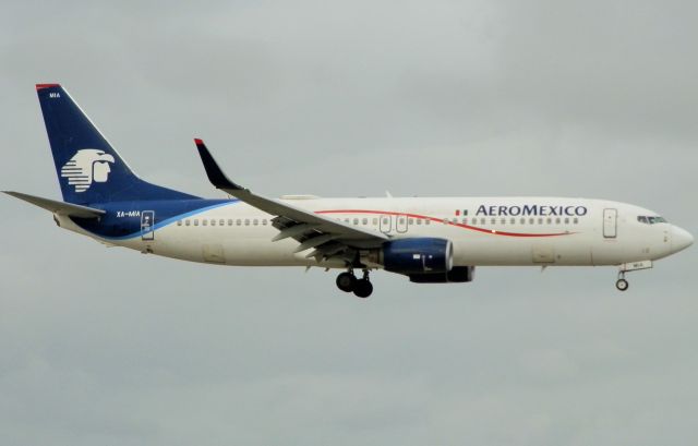 Boeing 737-800 (XA-MIA)