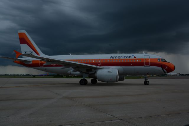 Airbus A319 (N742PS)