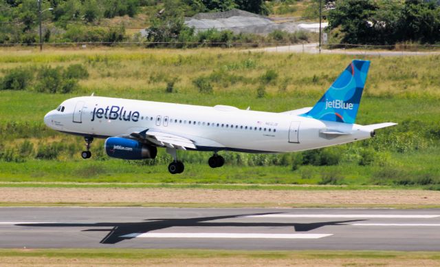 Airbus A320 (N612JB)