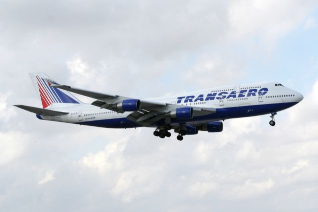 Boeing 747-400 (EI-XLM) - Short final 9, 3/3/12