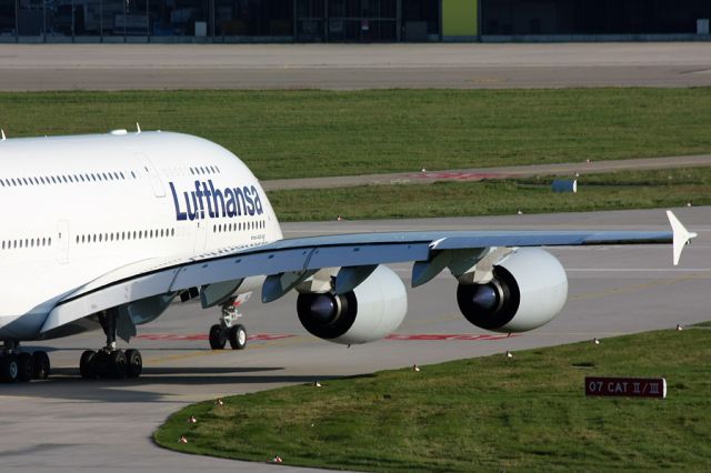 Airbus A380-800 (D-AIMC)