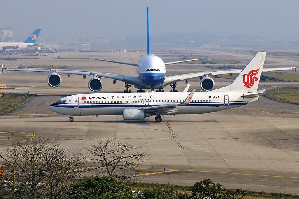 Boeing 737-800 (B-5572)