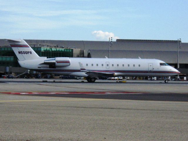 Canadair Regional Jet CRJ-200 (N500PR) - Line up and wait on RWY 20R