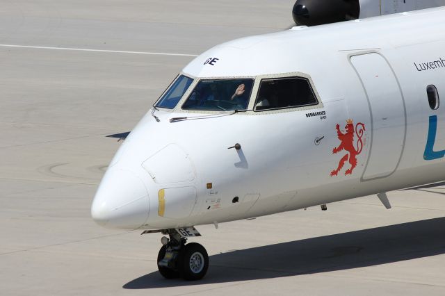 de Havilland Dash 8-400 (LX-LGE)