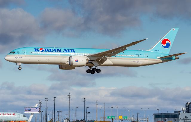 Boeing 787-9 Dreamliner (HL8083) - KE73 arrives from Incheon, short finals for runway 24R