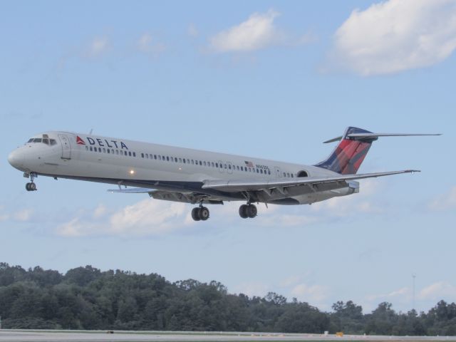 McDonnell Douglas MD-88 (N965DL)