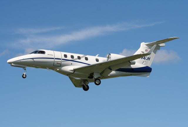 Embraer Phenom 300 (N894JH) - RWY 29.