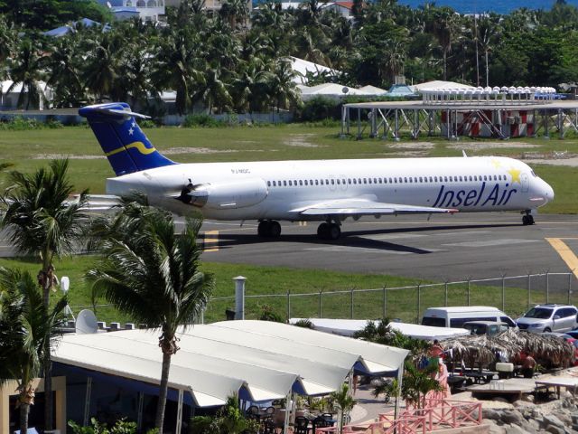 McDonnell Douglas MD-82 (PJ-MDC)