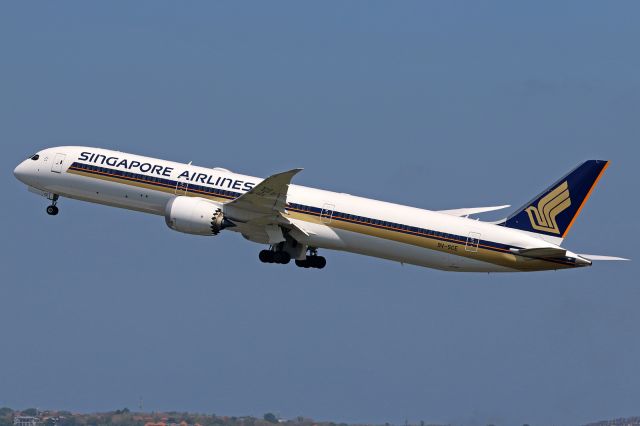 BOEING 787-10 Dreamliner (9V-SCE)