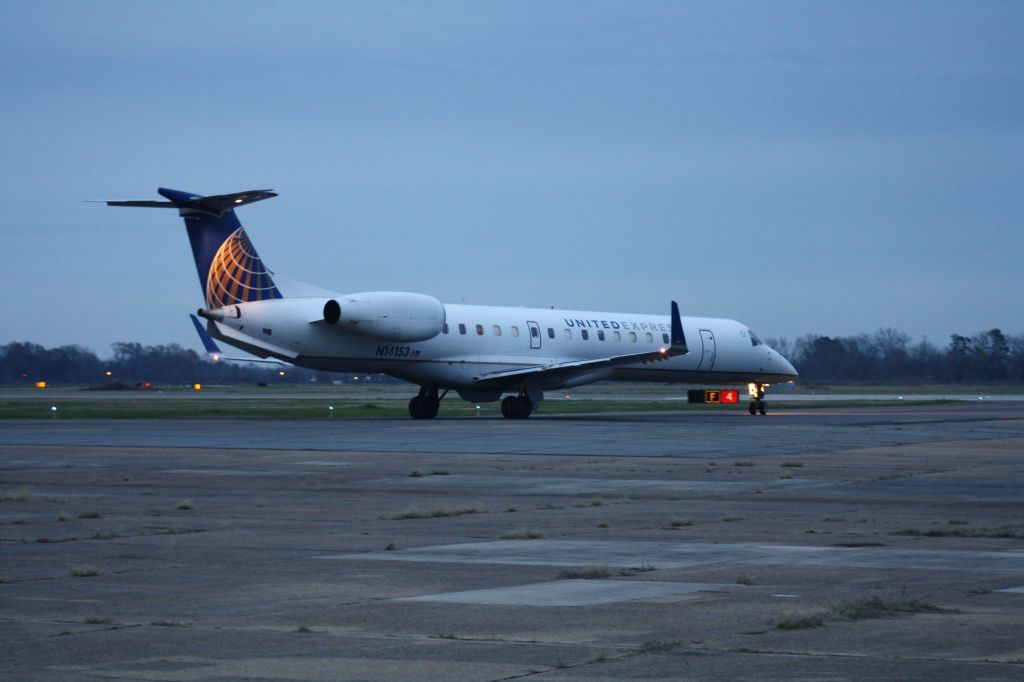 Embraer ERJ-145 (N14153)