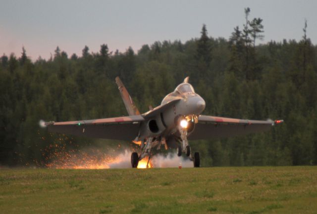 McDonnell Douglas FA-18 Hornet (18-8761)