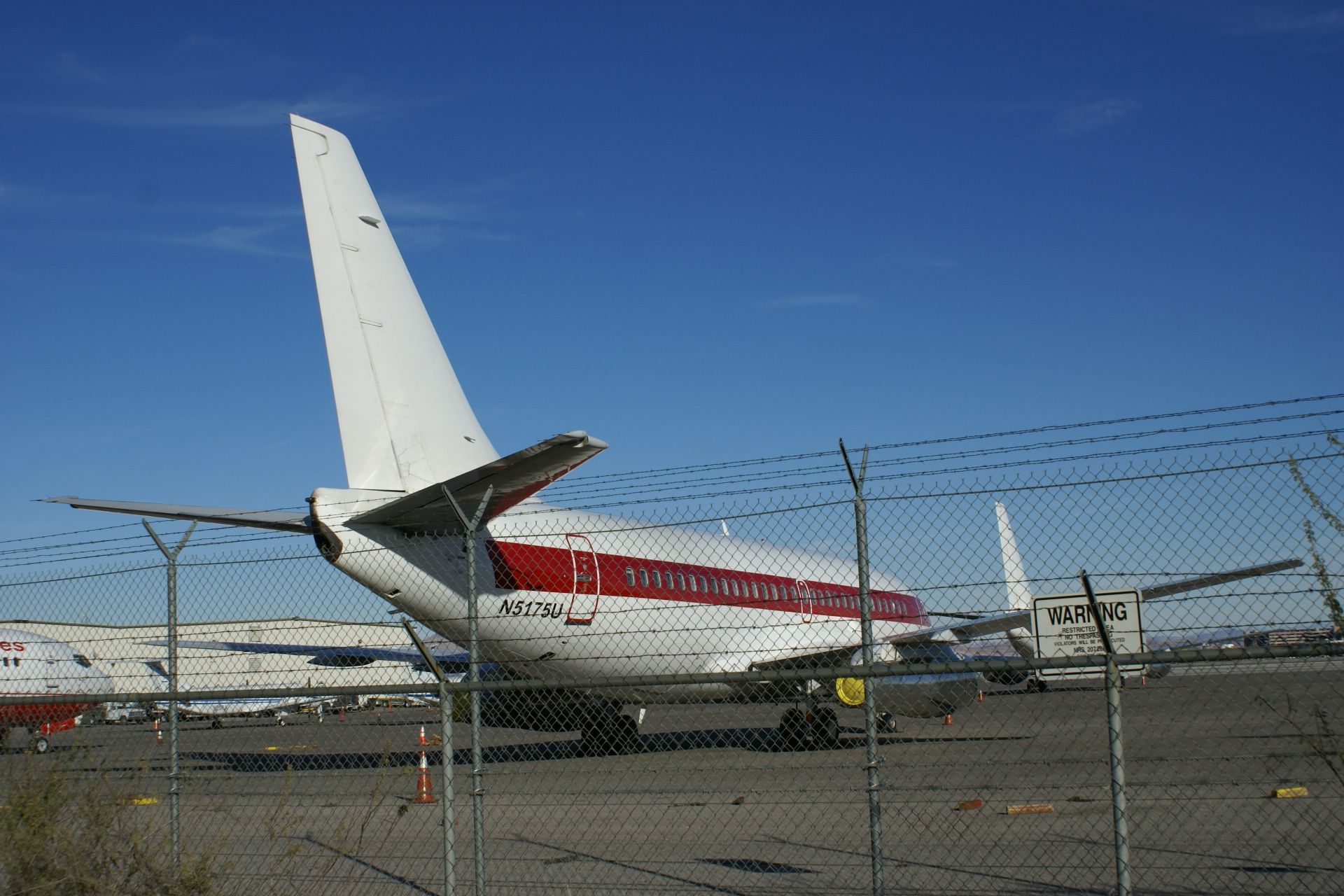 Boeing 737-200 (N5175U)