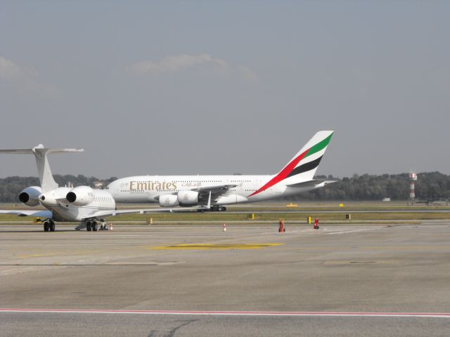 Airbus A380-800 (A6-EOZ)