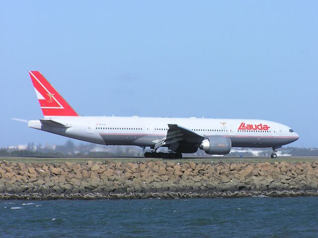 Boeing 777-200 (OE-LPB) - This Lauda Air 777 Departing Sydney Australia on 28/10/2004.br /MSN 28699 LN 163 named "Sydney"