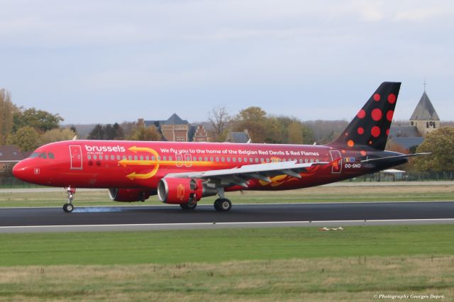 Airbus A320 (OO-SNB)