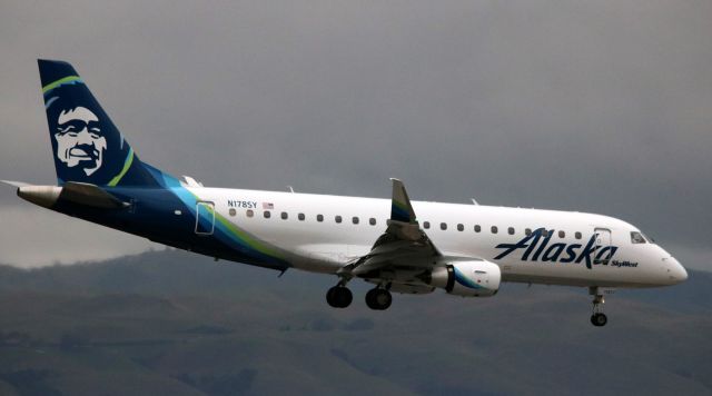 Embraer 175 (N178SY) - On Final, Landing 12R From PDX,  01-18-2017