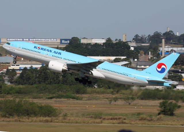 Boeing 777-200 (HL7765)