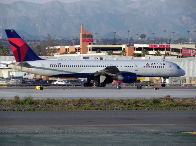 Boeing 757-200 (N655DL)