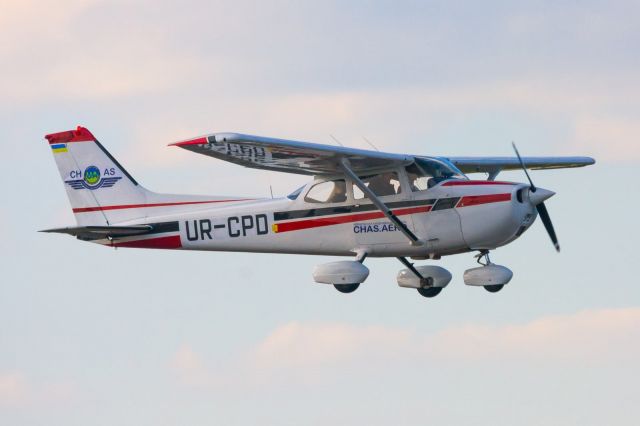 Cessna Skyhawk (UR-CPD)