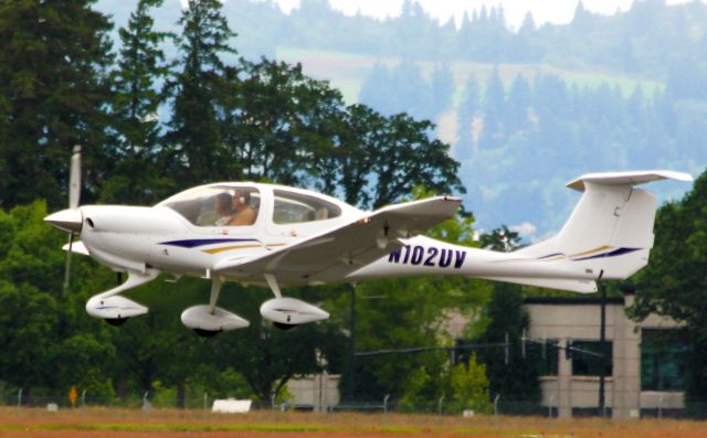 Diamond Star (N102UV) - 2005 DIAMOND AIRCRAFT IND INC DA 40 departing Hillsboro, Oregon Rwy 31. 7-1-12