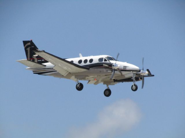 Beechcraft King Air 90 (N365JC) - Landing RWY 20R